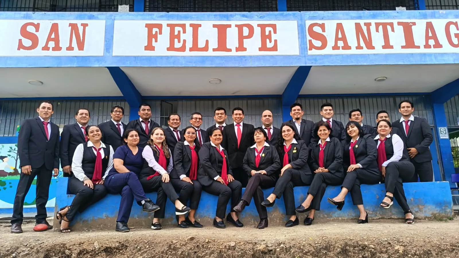 Comunidad educativa de la I.E. San Felipe Santiago